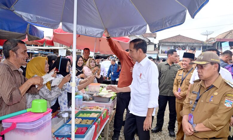 Tinjau Pasar Lawang Agung Muratara, Presiden Pastikan Stabilitas Harga Bahan Pokok