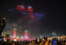 Spektakuler! Drone Show Hiasi Langit Palembang di Malam Tahun Baru 2025