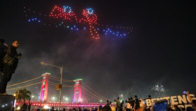 Spektakuler! Drone Show Hiasi Langit Palembang di Malam Tahun Baru 2025